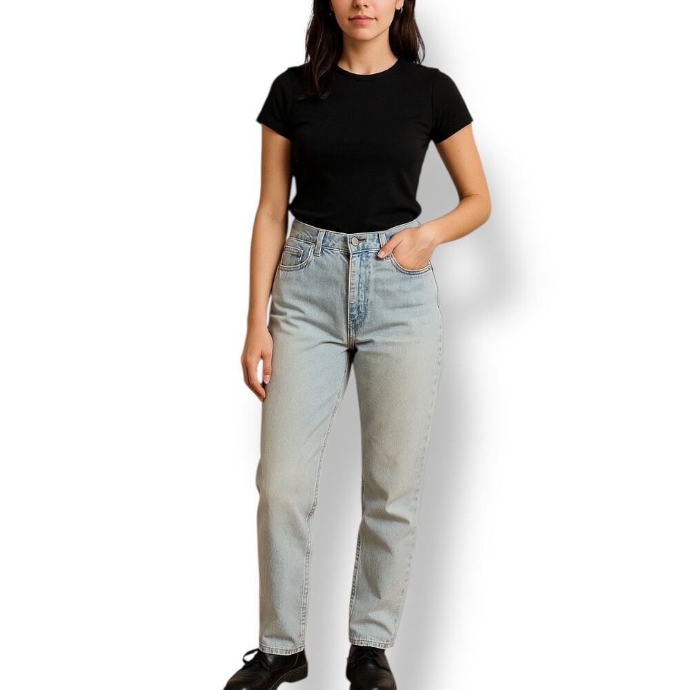 Vintage 90s Relaxed Fit Light Wash Denim High Waisted Mom Jeans 29 Inch Waist